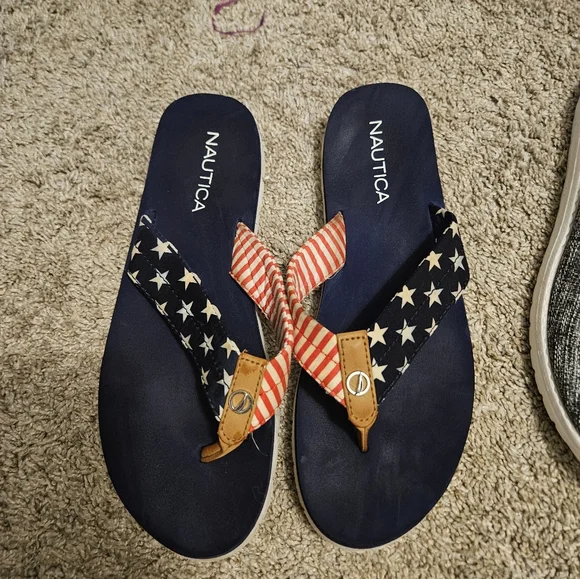 Nautica Navy and Red Star Stripe Flip Flops - Picture 1 of 1